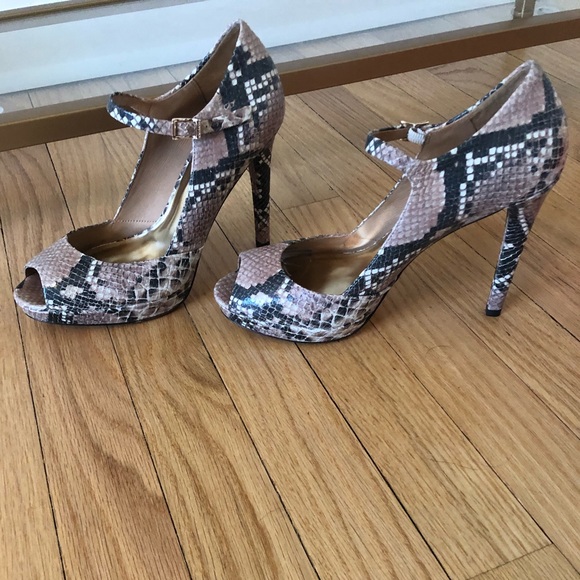 Coach Shawna Printed Snakeskin Leather heels - 7 - Picture 7 of 7